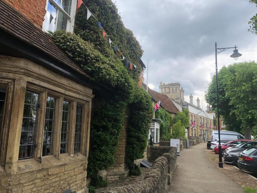 Ferienwohnung Dease Manor Higham Ferrers Exterior foto